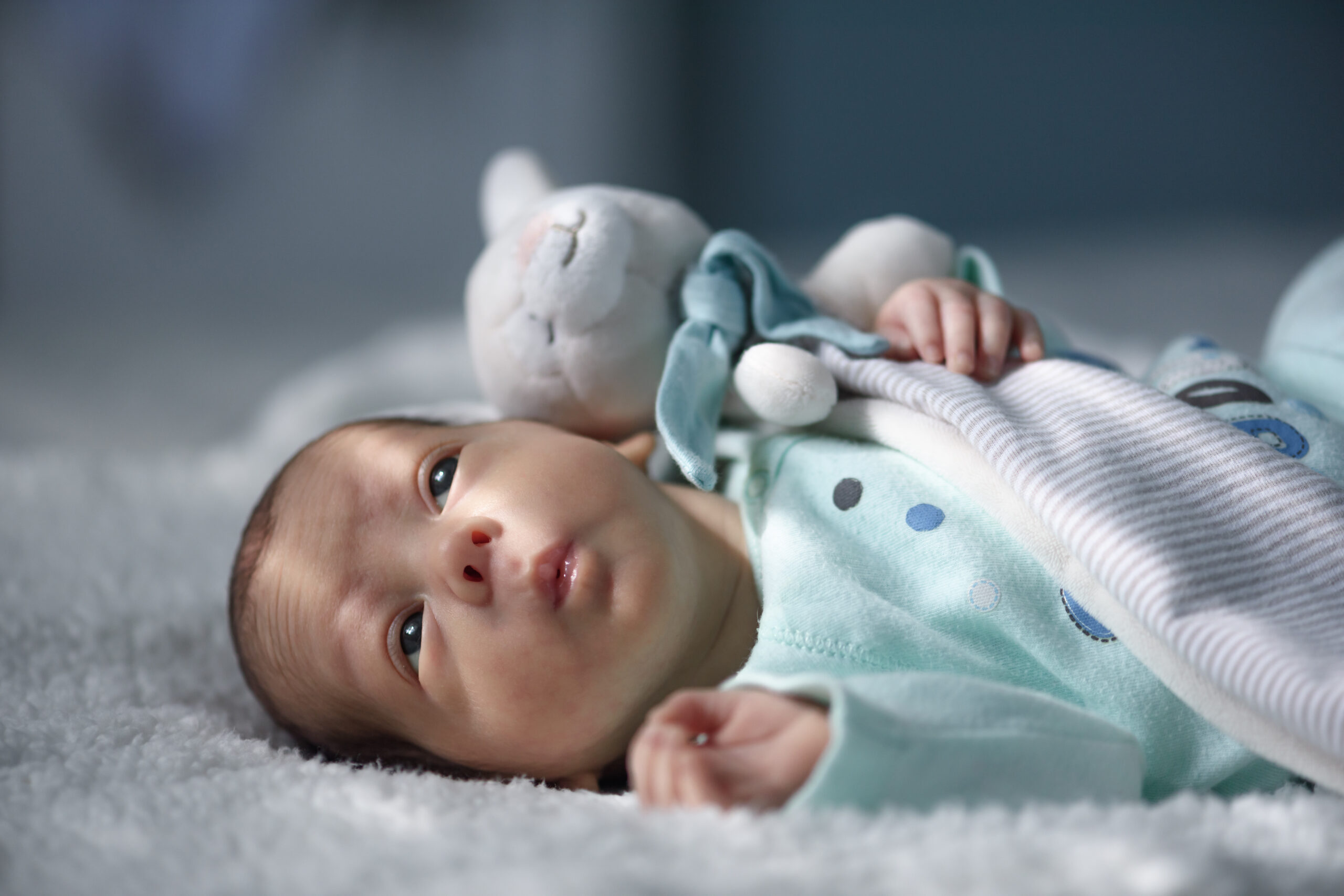 Elternberatung - Baby schaut komisch im Bett